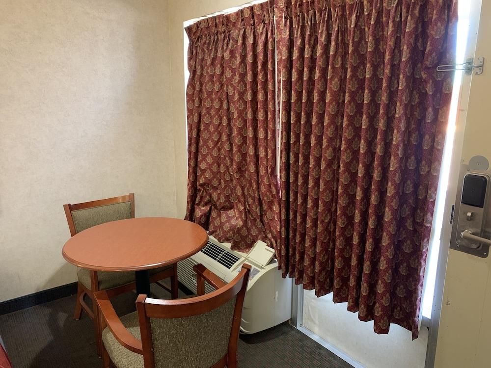 Coachman's Inn Motel photo 15
