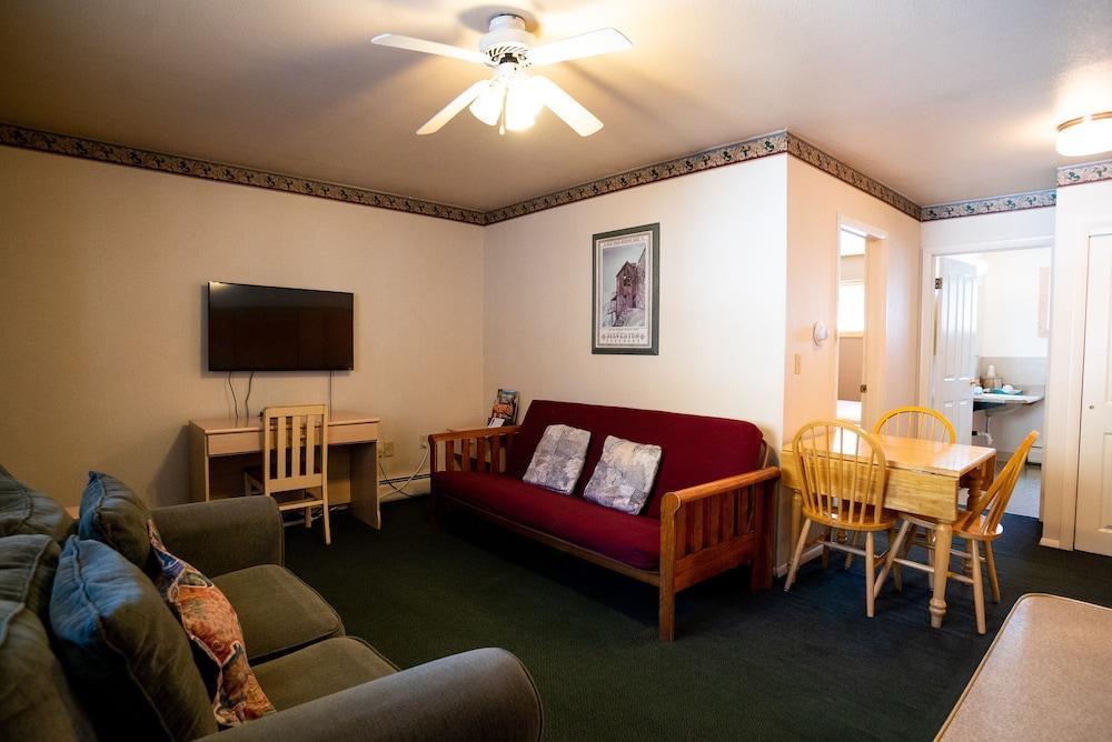 Triangle Motel photo 62