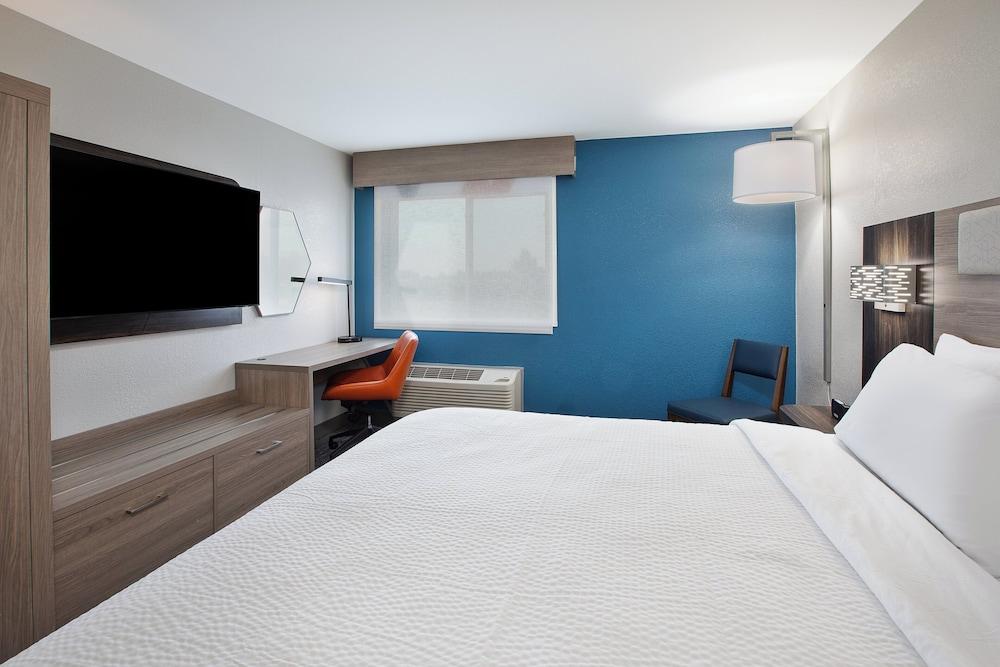 Holiday Inn Express Tuscola by IHG photo 3