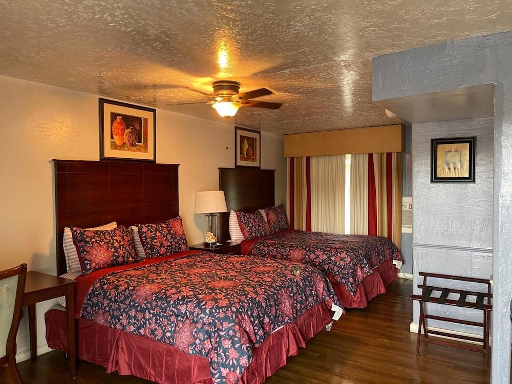 Delux Inn Clearwater photo 10