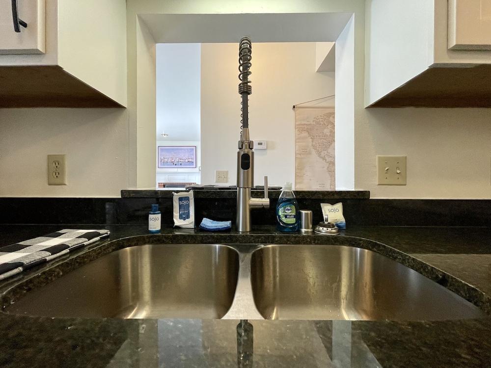 The Alex Furnished Rentals photo 4