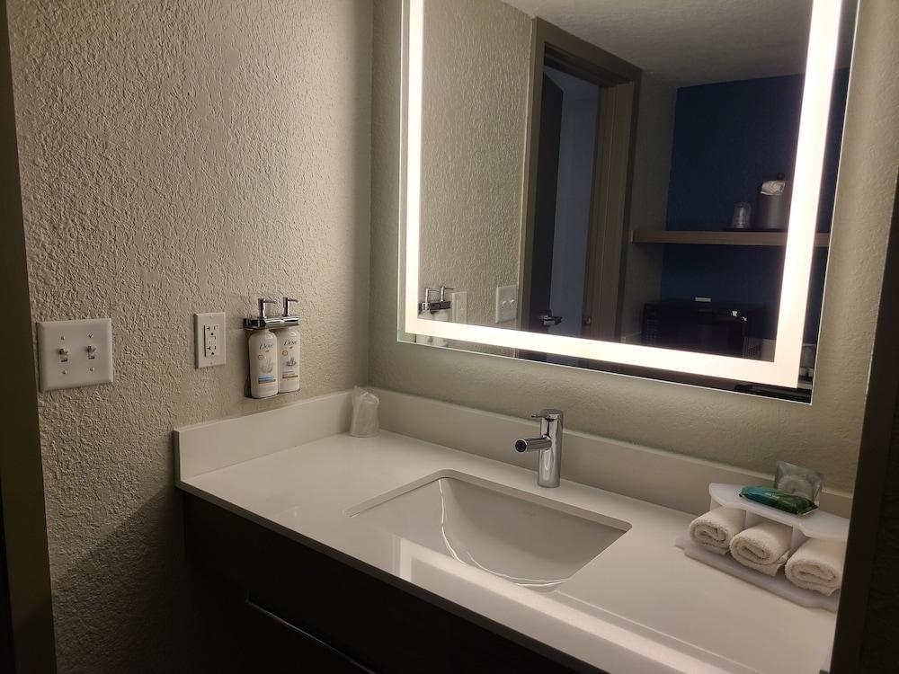Holiday Inn Express & Suites Ft. Lauderdale N - Exec Airport by IHG photo 23