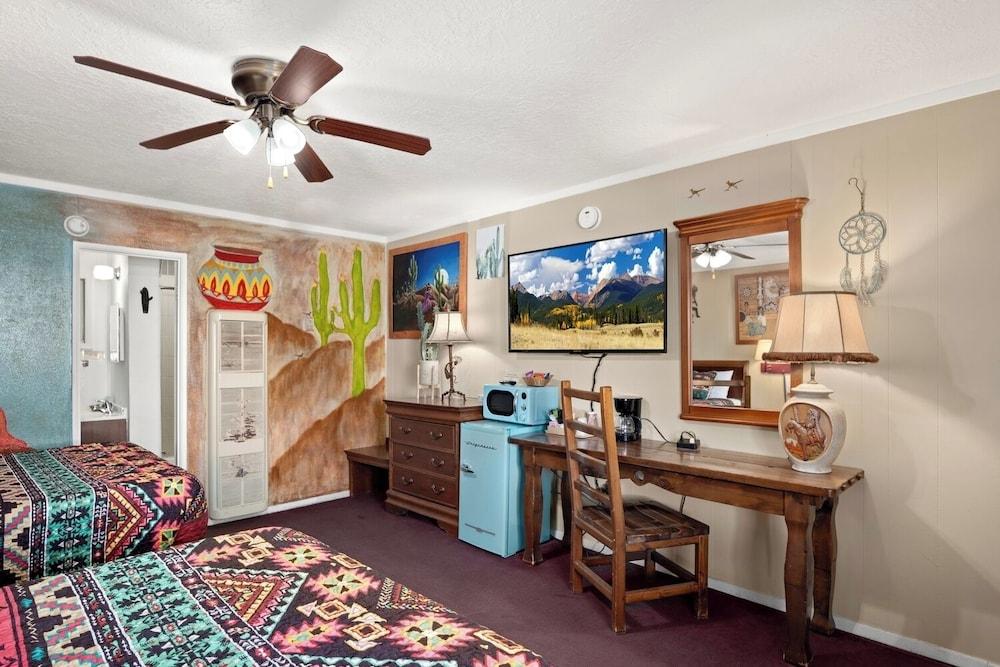 Smokey Bear Motel photo 8