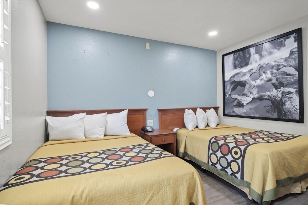 Travelers Inn Medford photo 10