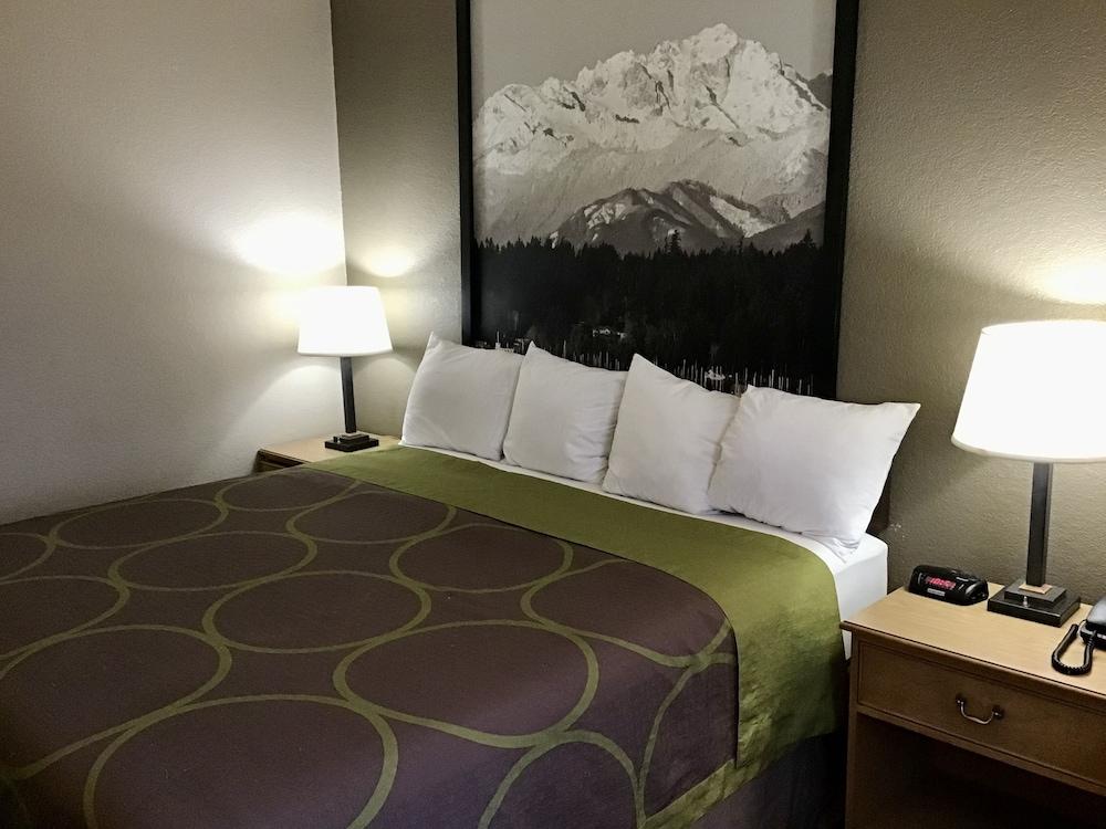 Super 8 by Wyndham Spokane/West photo 16