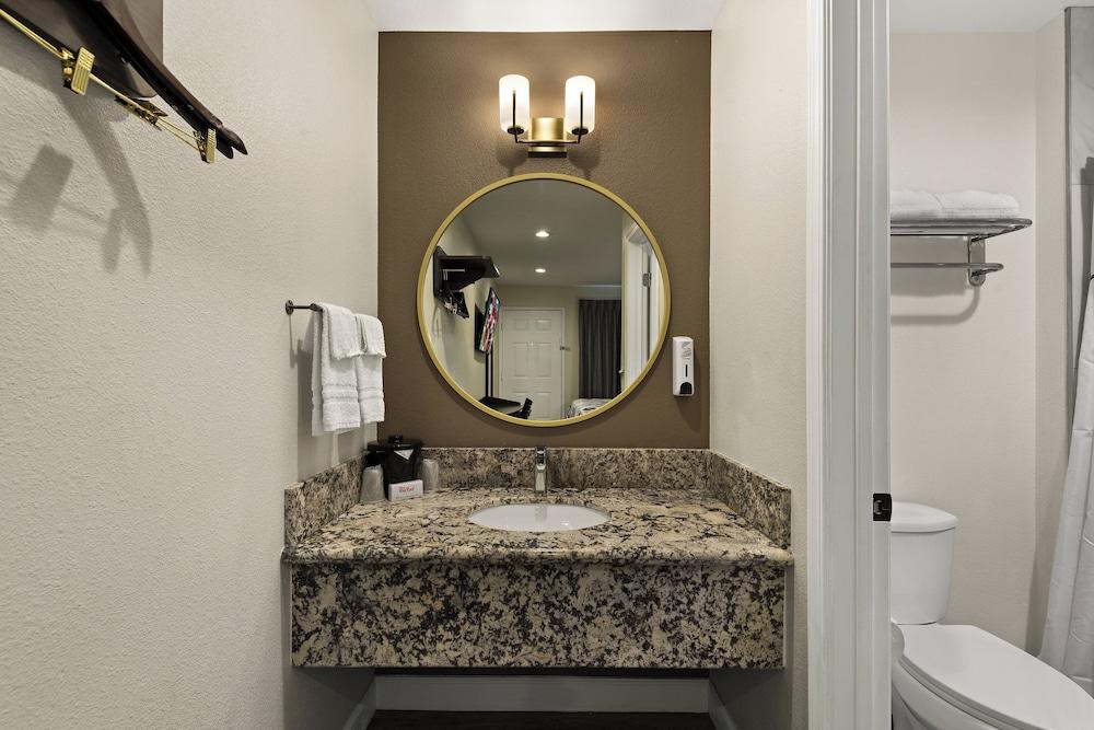 Red Roof Inn Carson - Wilmington photo 19