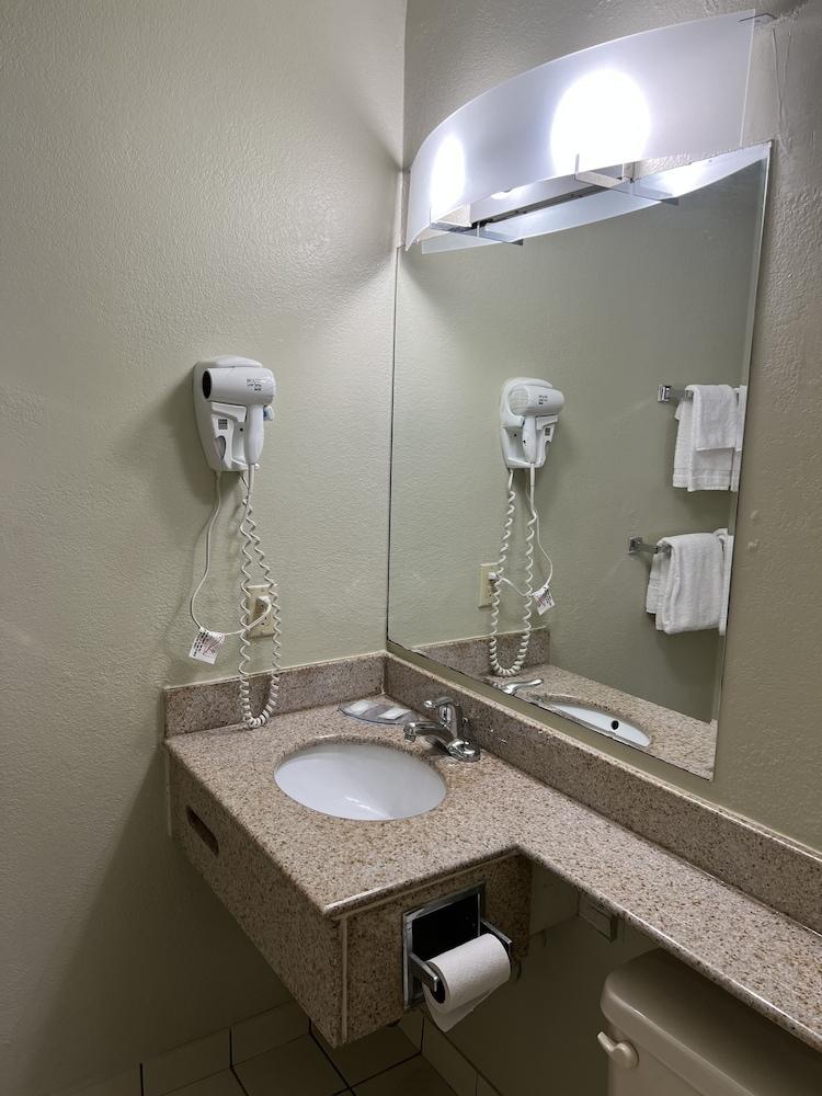 Executive Inn photo 15
