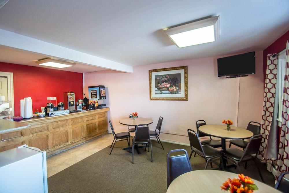 Econo Lodge Hornell photo 32