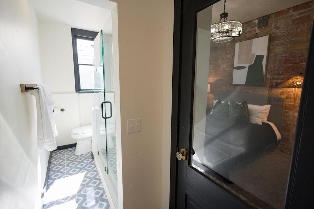 Speakeasy Suites photo 37