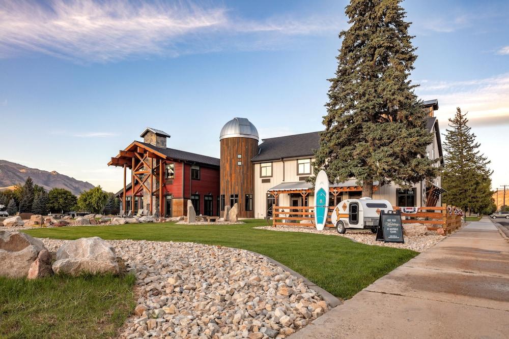 Compass Rose Lodge photo 24