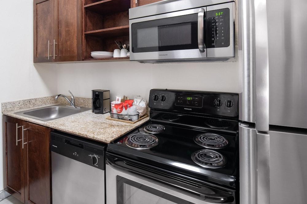 Home Away Suites photo 32