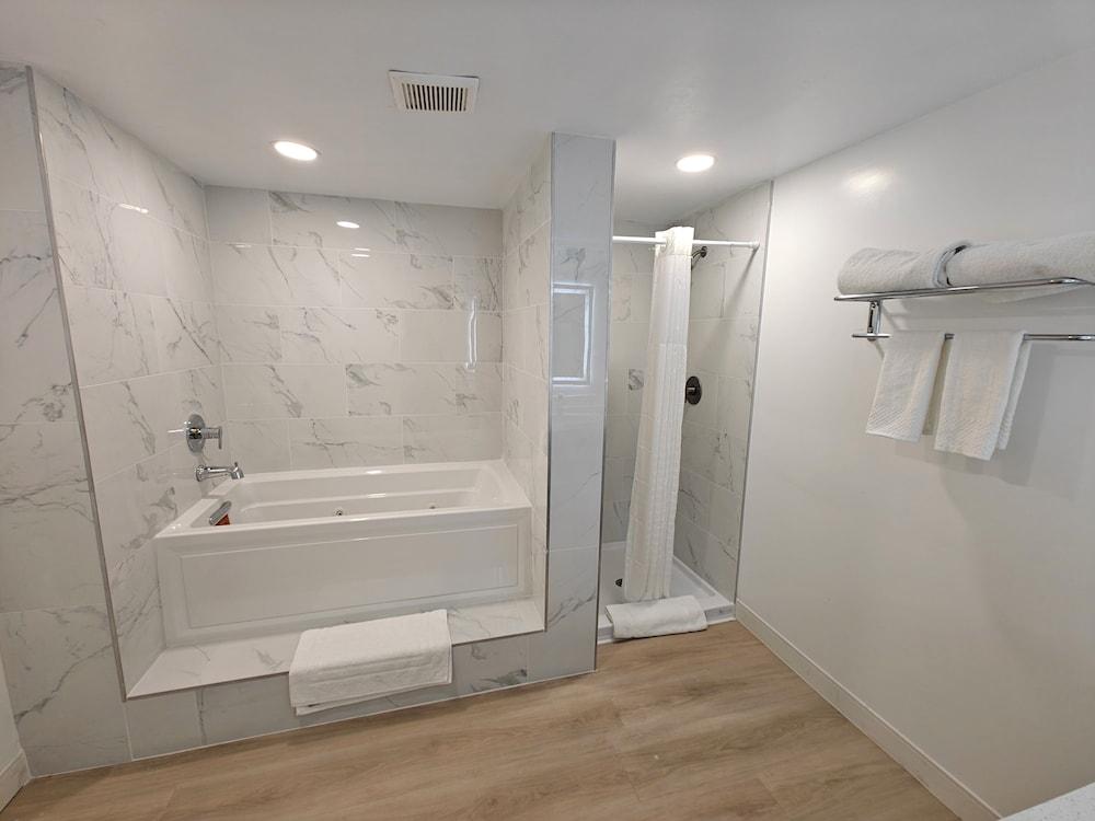 Casa Blanca Inn and Suites photo 18
