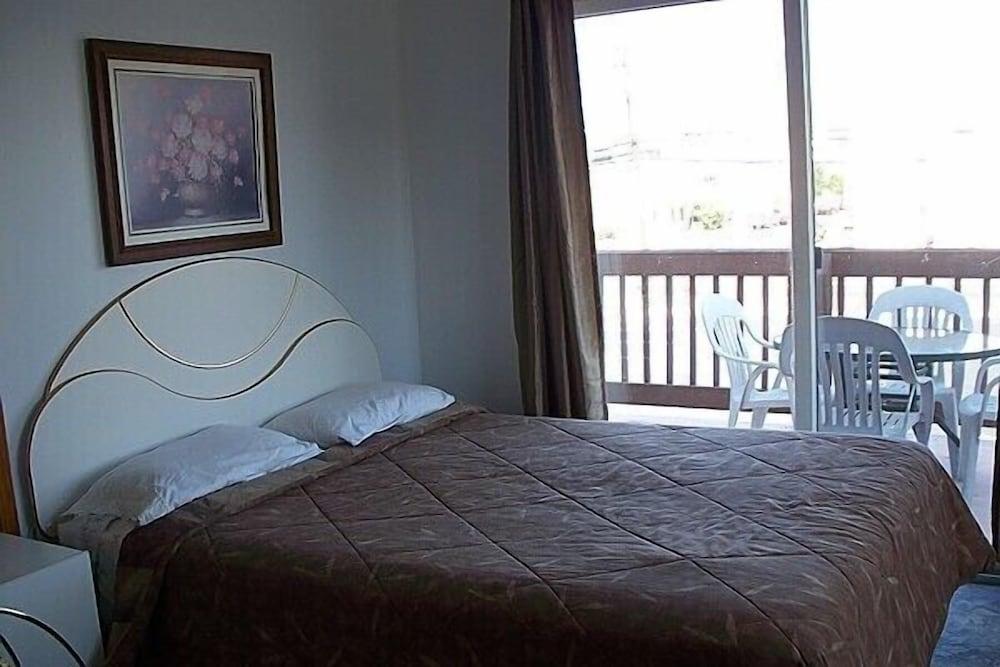 Aquarius Arms Motel photo 8
