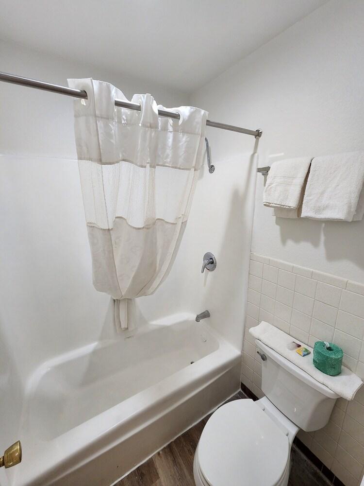 Satellite Inn photo 19