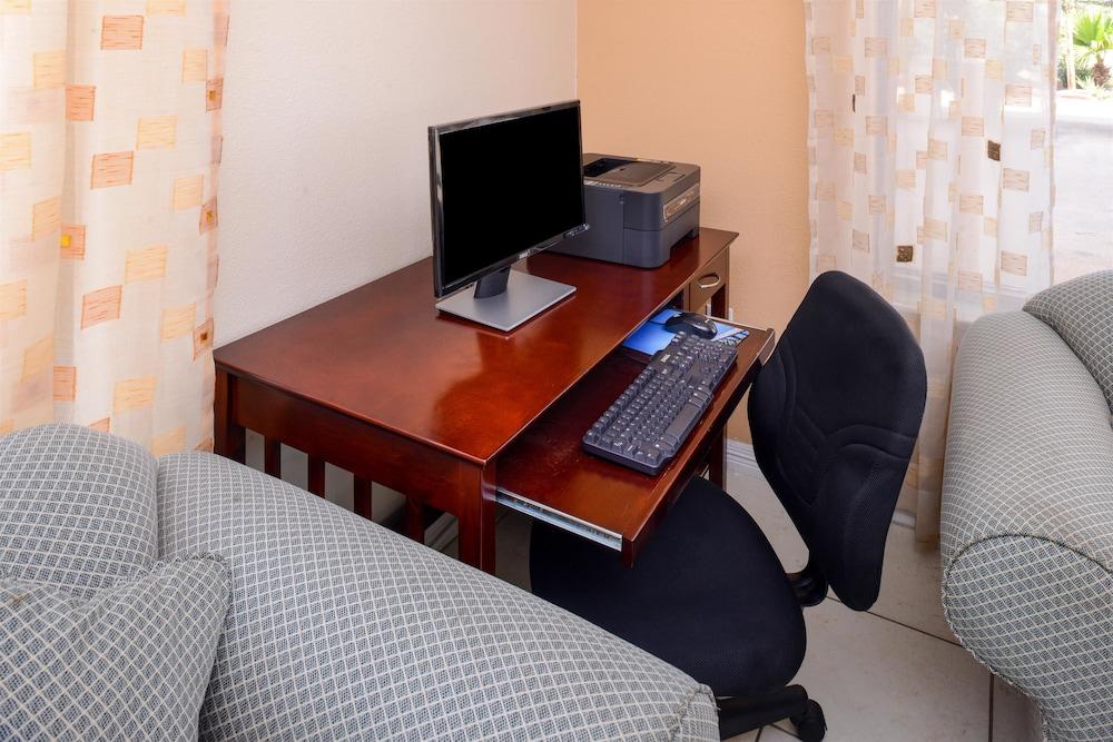Americas Best Value Inn & Suites Waller Prairie View photo 28