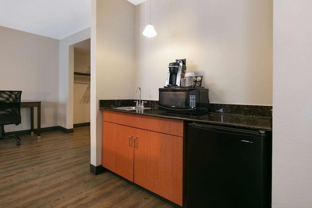 Wingate by Wyndham DFW / North Irving photo 46