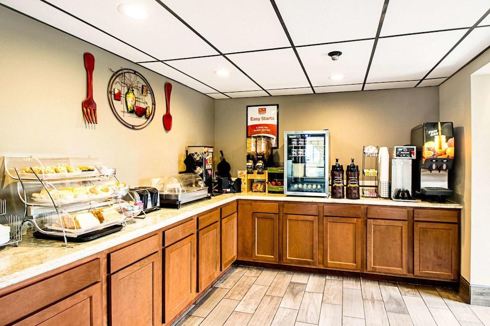 Econo Lodge Watertown photo 18