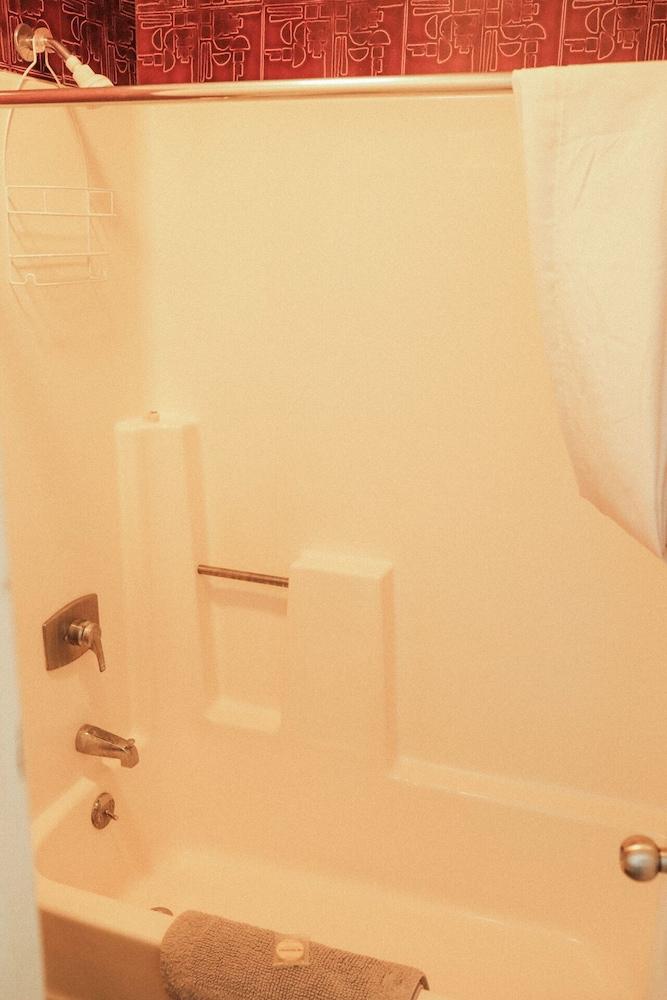 Wastabound Motels LLC photo 7