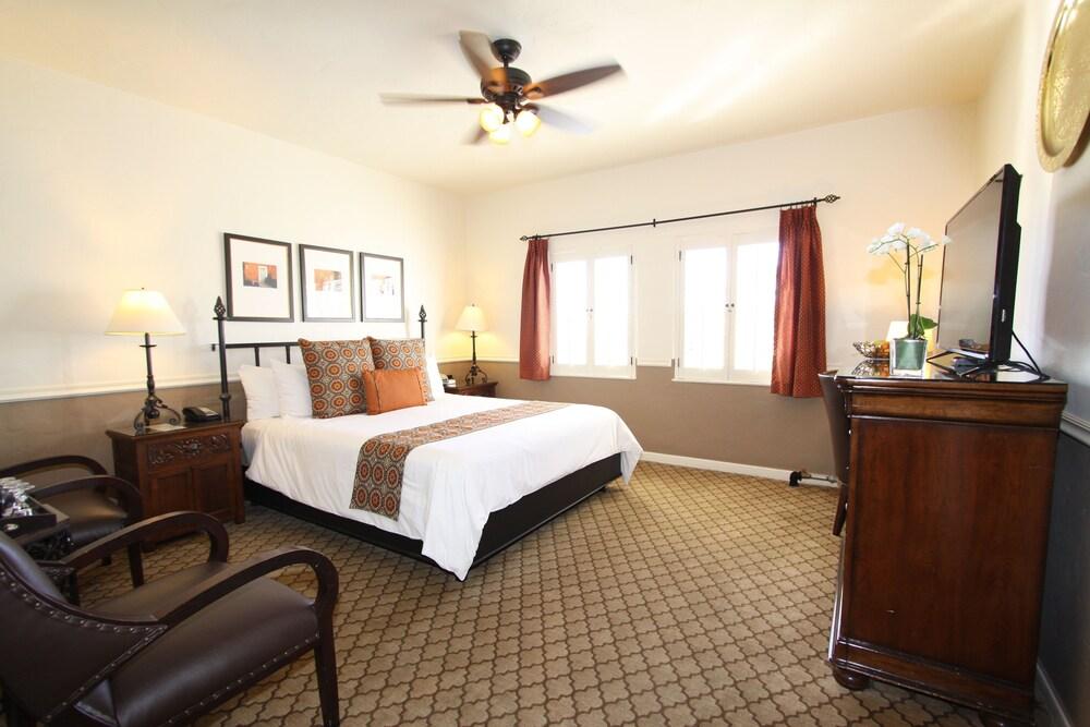 Cypress Inn photo 47