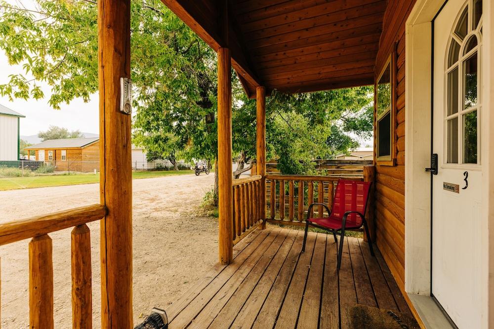 Rustic Ridge Cabins, Charming Retreat (3 Options!) photo 5