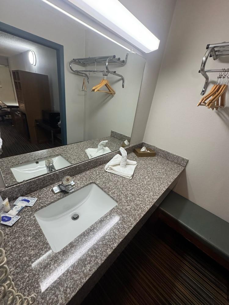 Discovery Inn photo 5