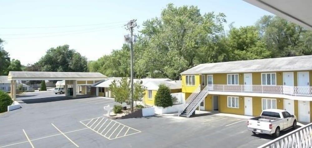 Econo Lodge Oskaloosa photo 18