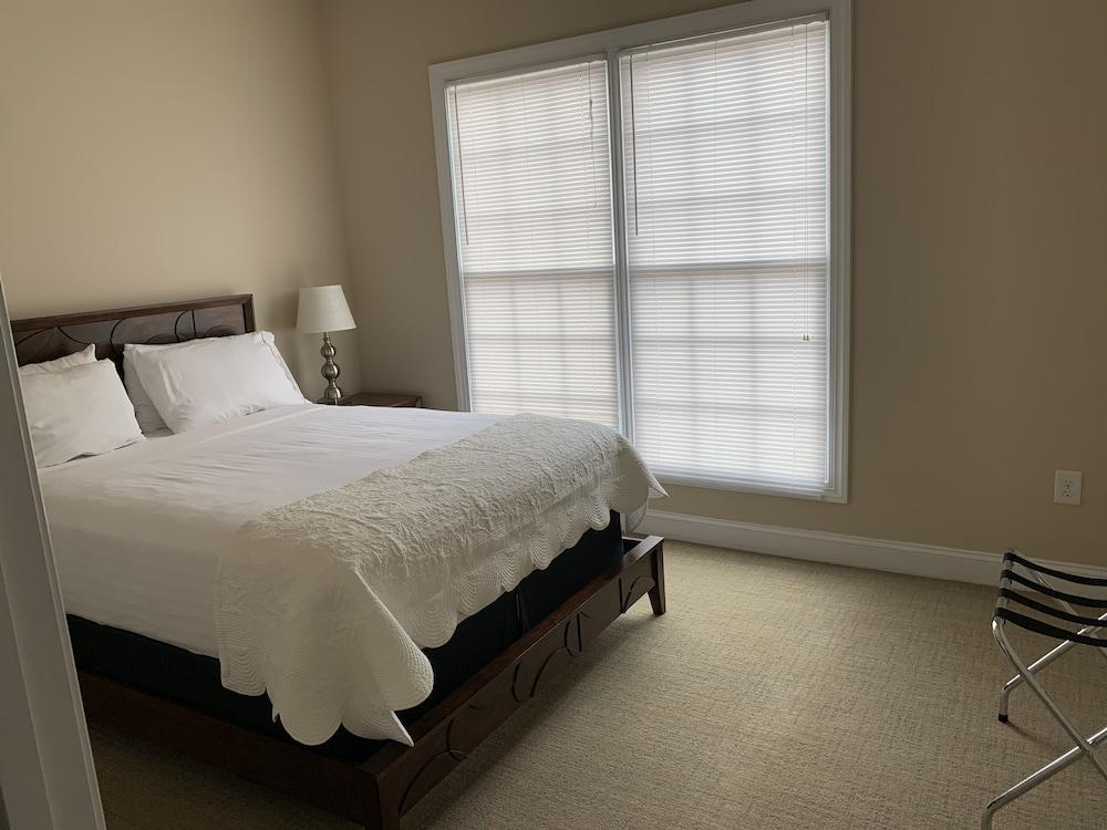The Village at RiverLanding photo 20