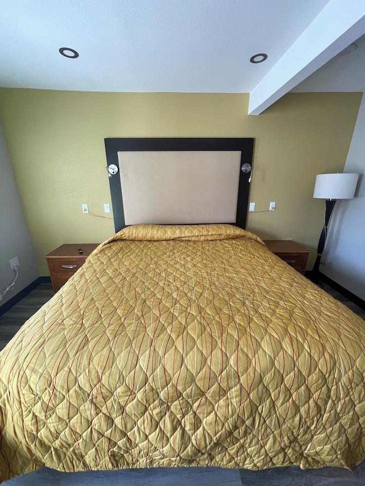 Stadium Inn & Spas photo 3