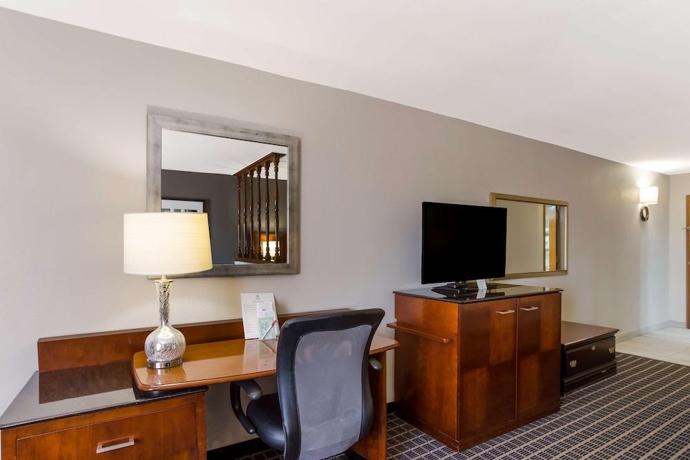 SureStay Plus Hotel by Best Western Greenwood photo 16