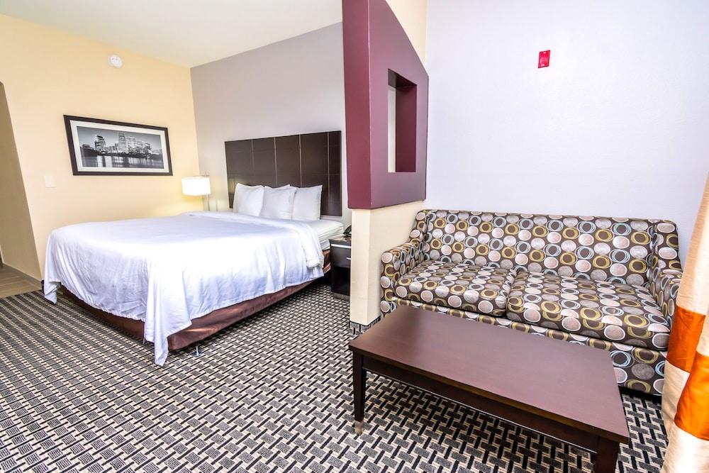 Econo Lodge Inn & Suites East photo 10