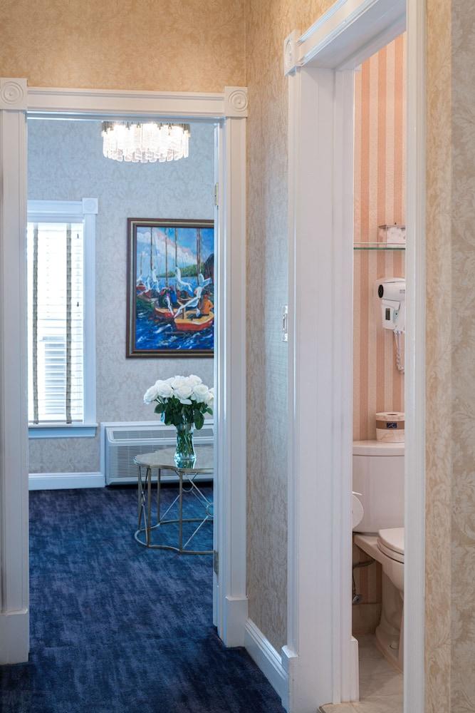 Chateau Inn and Suites photo 33