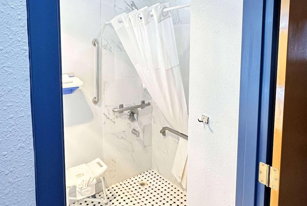 Microtel Inn by Wyndham Gallup photo 29