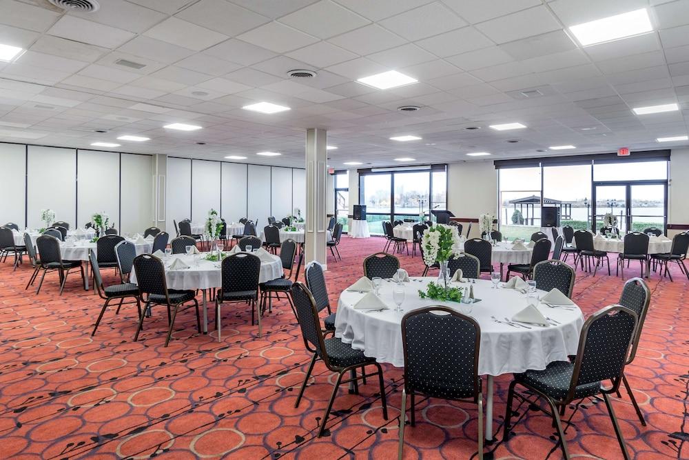 Best Western Plus Lake Front Hotel photo 31