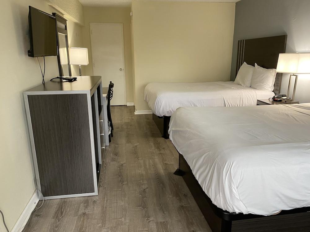 Red Carpet Inn & Suites photo 19