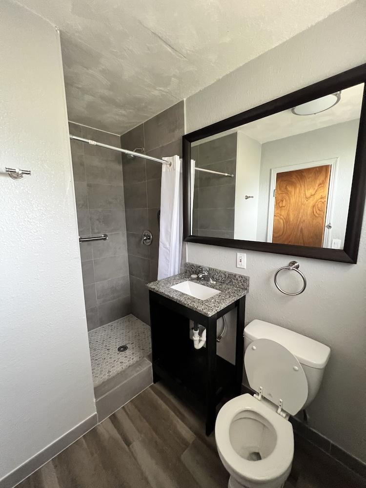 Oak Tree Inn photo 14