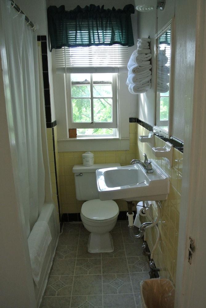 RoseWood Inn photo 33