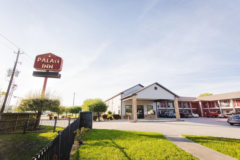 Palace Inn Baytown Spur TX-330 photo 1