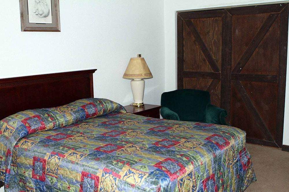 Bunkhouse Motel photo 4