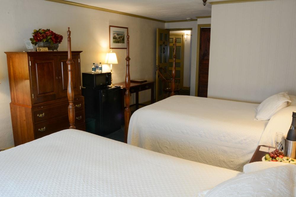Lamie's Inn and The Old Salt Restaurant photo 9