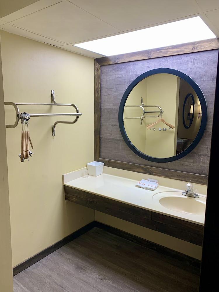 Executive Inn Chester photo 18
