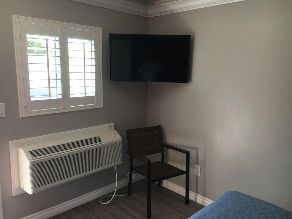 Clover Motel photo 15