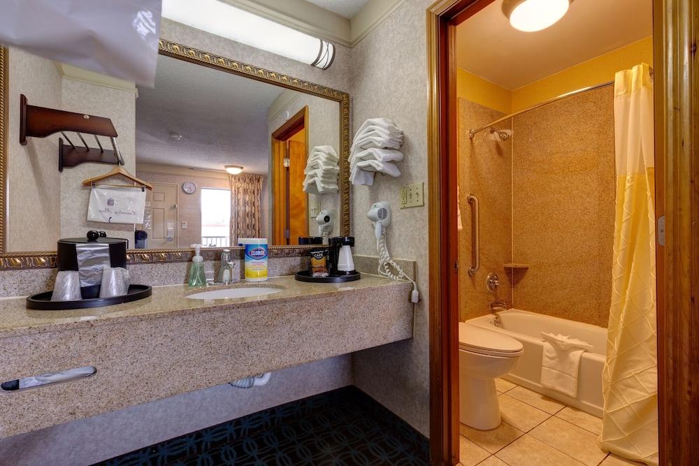 Deluxe Inn Fayetteville - I-95 Exit 49 photo 55