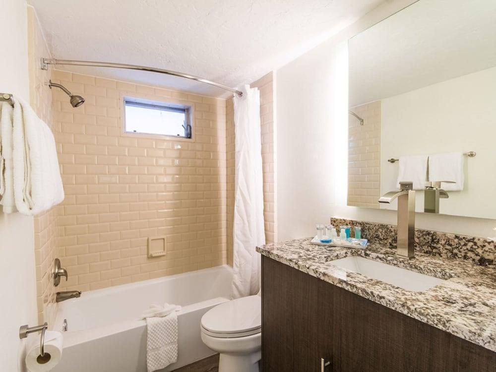 Hibiscus Suites - Gateway to Siesta Key photo 19