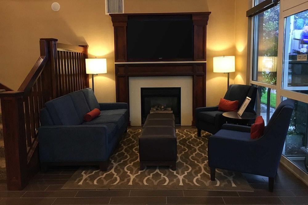 Comfort Suites Linn County photo 34