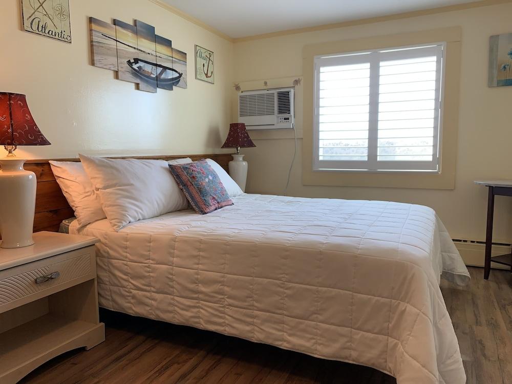 Vineyard Harbor Motel - Private Beach photo 8