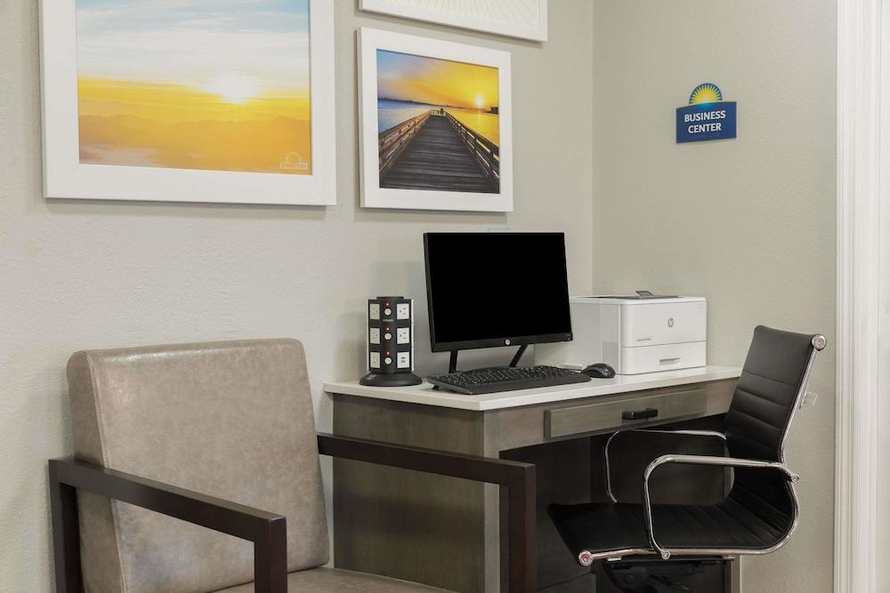 Days Inn & Suites by Wyndham Athens Alabama photo 15