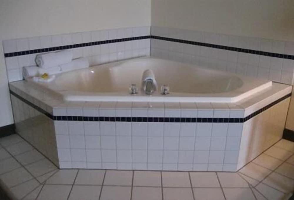 Crossings by GrandStay Inn and Suites photo 19