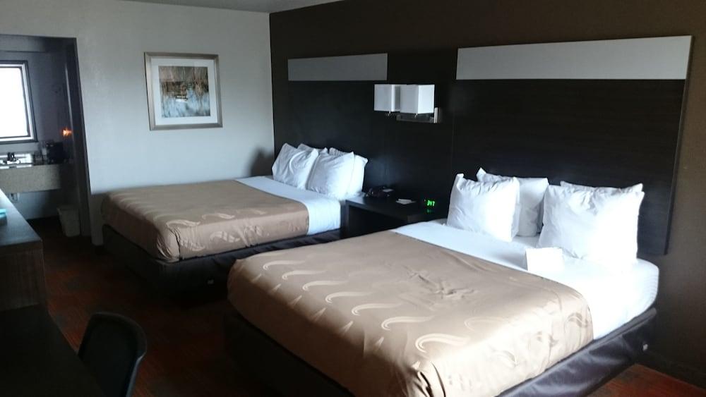 Quality Inn & Suites Stuttgart North photo 15