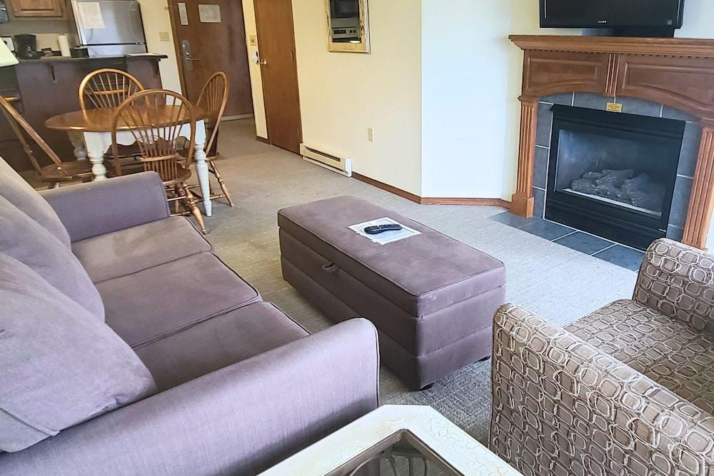 Bridgeport Waterfront Resort photo 9