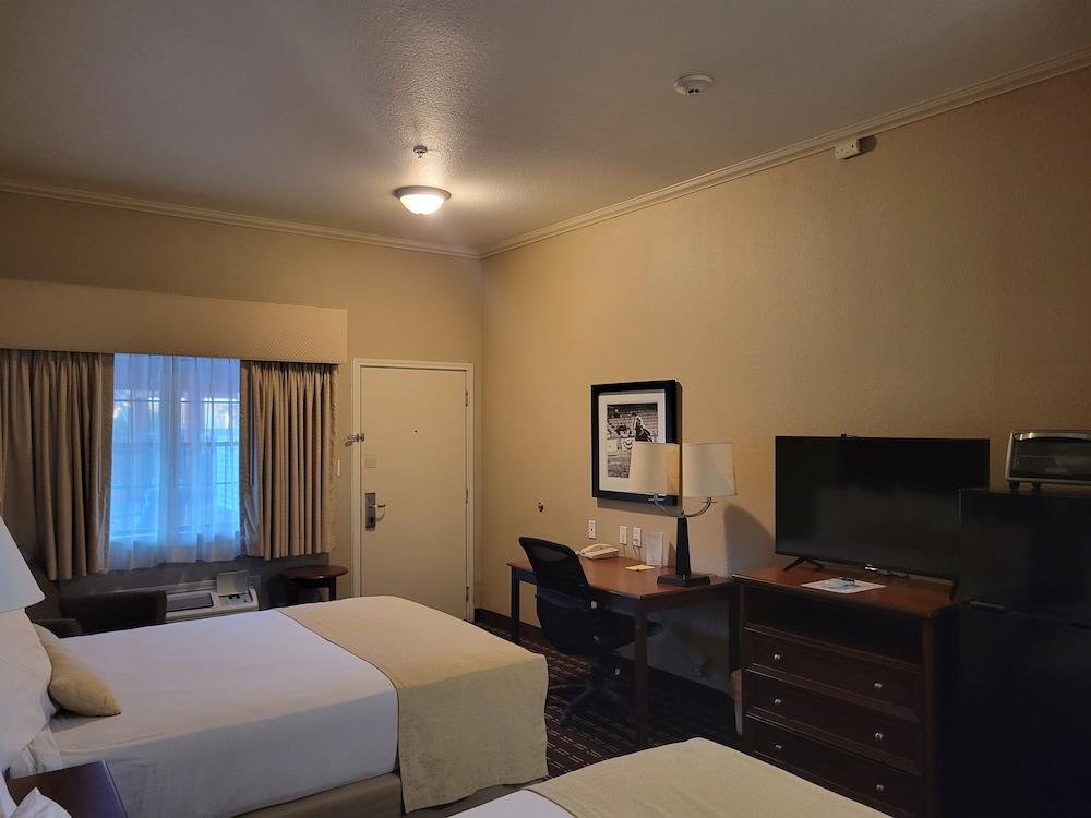 Cotulla Whitten Inn photo 7
